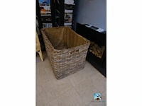 Set van stoelen en manden - afbeelding 8 van  9