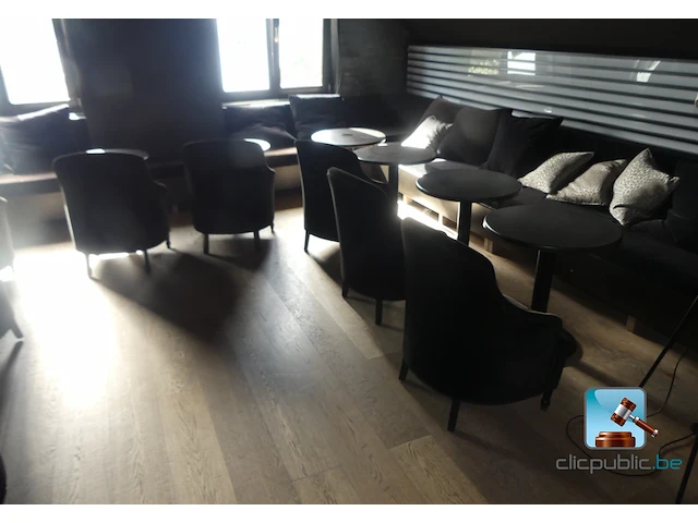 Set van tafels en fauteuils - afbeelding 1 van  7