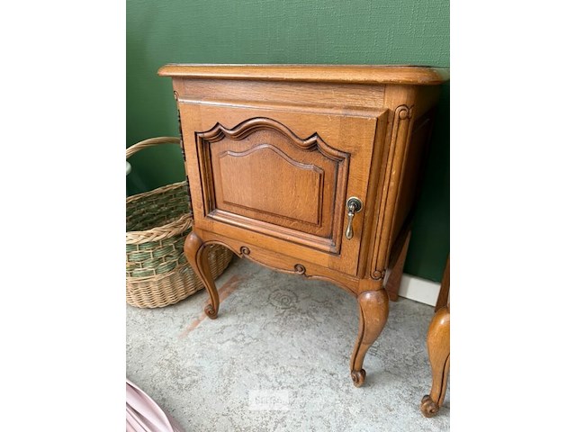 Set van twee vintage eikenhouten nachtkastjes - afbeelding 3 van  3