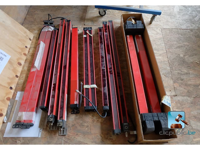 Set van veiligheidsbarrières - afbeelding 2 van  5
