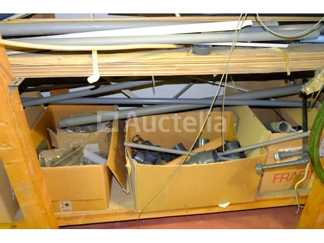 Set van verschillende buizen, leidingen en fittingen - afbeelding 2 van  27