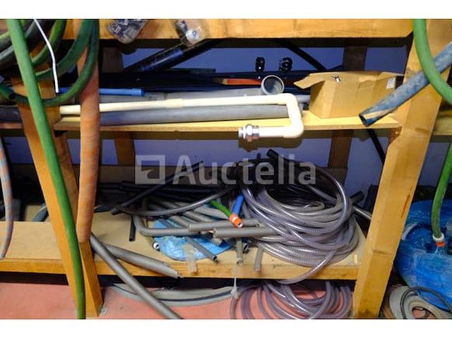 Set van verschillende buizen, leidingen en fittingen - afbeelding 5 van  27