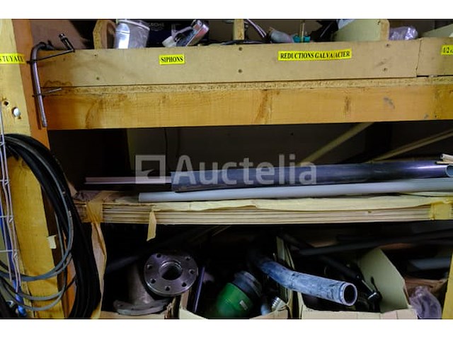 Set van verschillende buizen, leidingen en fittingen - afbeelding 6 van  27