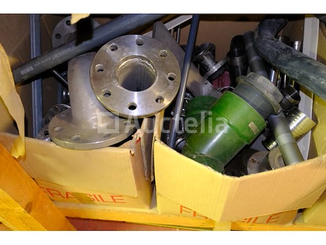 Set van verschillende buizen, leidingen en fittingen - afbeelding 8 van  27