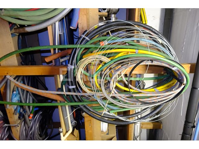 Set van verschillende buizen, leidingen en fittingen - afbeelding 13 van  27