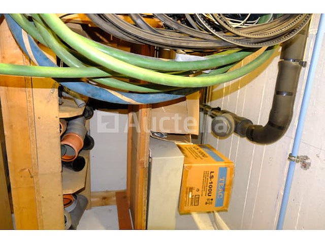 Set van verschillende buizen, leidingen en fittingen - afbeelding 16 van  27