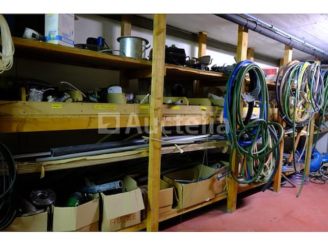 Set van verschillende buizen, leidingen en fittingen - afbeelding 12 van  27