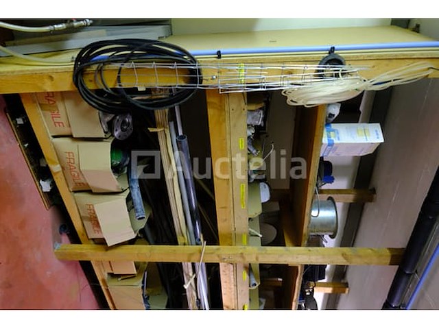 Set van verschillende buizen, leidingen en fittingen - afbeelding 22 van  27