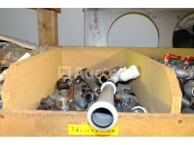 Set van verschillende buizen, leidingen en fittingen - afbeelding 25 van  27