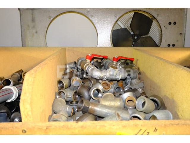 Set van verschillende buizen, leidingen en fittingen - afbeelding 27 van  27