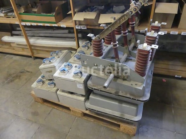 Set van verschillende elektrische kasten - afbeelding 2 van  6