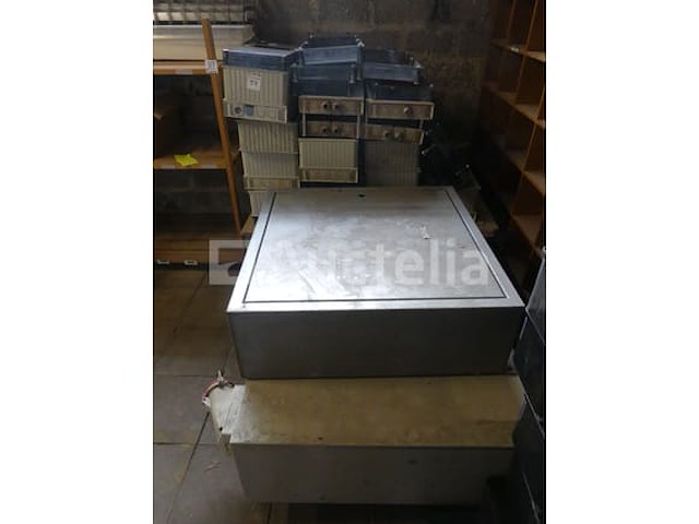 Set van verschillende elektrische kasten - afbeelding 3 van  6