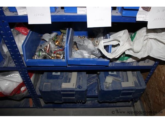 Set van verschillende fittingen - verschillende maten - afbeelding 2 van  5