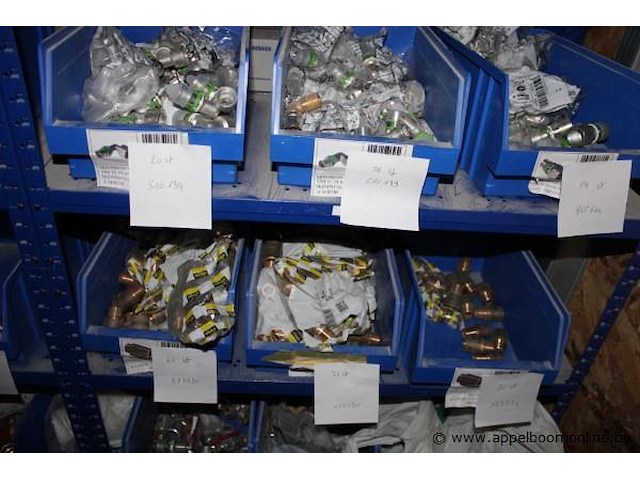 Set van verschillende fittingen - verschillende maten - afbeelding 3 van  5