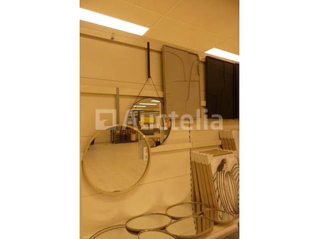 Set van verschillende frames en spiegels - afbeelding 9 van  11