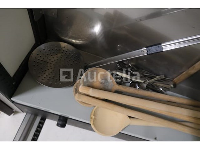 Set van verschillende gebruiksvoorwerpen - afbeelding 4 van  12