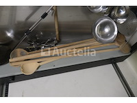 Set van verschillende gebruiksvoorwerpen - afbeelding 6 van  12