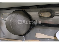 Set van verschillende gebruiksvoorwerpen - afbeelding 7 van  12