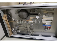 Set van verschillende gebruiksvoorwerpen - afbeelding 11 van  12