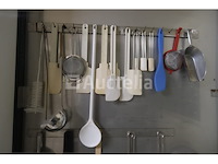 Set van verschillende gebruiksvoorwerpen - afbeelding 12 van  12