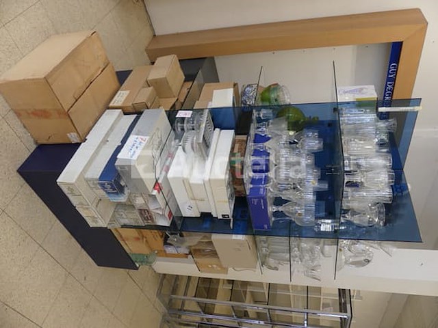 Set van verschillende glazen + plank - afbeelding 13 van  15