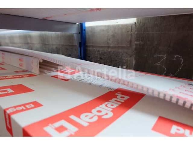 Set van verschillende legrand-trunking - afbeelding 3 van  7