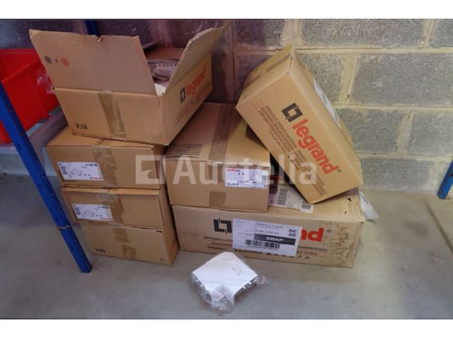 Set van verschillende legrand-trunking - afbeelding 6 van  7