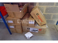 Set van verschillende legrand-trunking - afbeelding 6 van  7