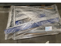 Set van verschillende metalen onderdelen - afbeelding 1 van  6