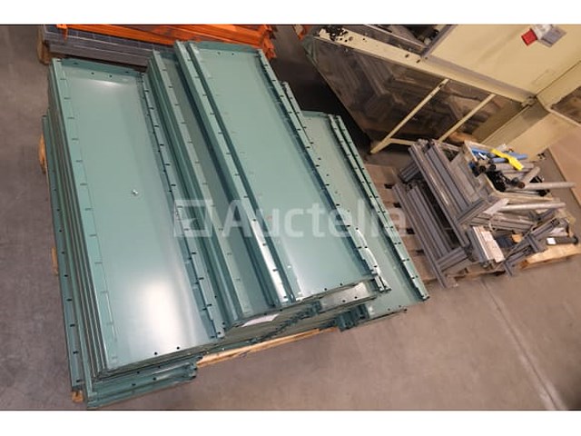 Set van verschillende metalen onderdelen - afbeelding 3 van  6