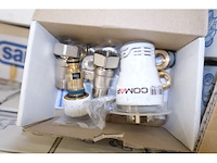 Set van verschillende onderdelen en fittingen voor verwarming - afbeelding 1 van  6