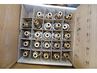 Set van verschillende onderdelen en fittingen voor verwarming - afbeelding 2 van  6