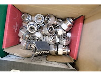 Set van verschillende onderdelen en fittingen voor verwarming - afbeelding 5 van  6