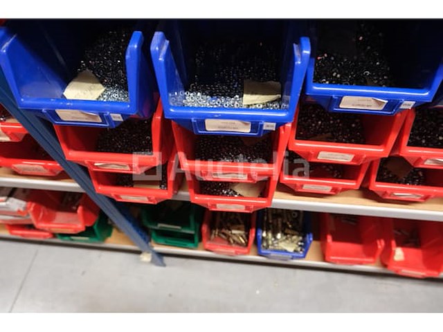 Set van verschillende schroeven en bouten - afbeelding 11 van  43