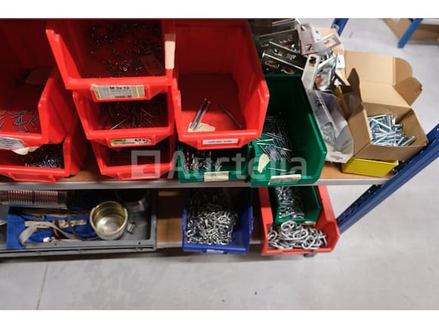 Set van verschillende schroeven en bouten - afbeelding 1 van  43