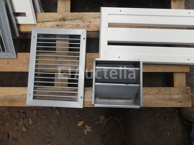Set van verschillende ventilatieroosters - afbeelding 3 van  9
