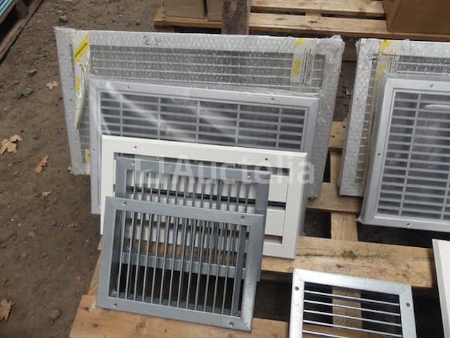 Set van verschillende ventilatieroosters - afbeelding 4 van  9