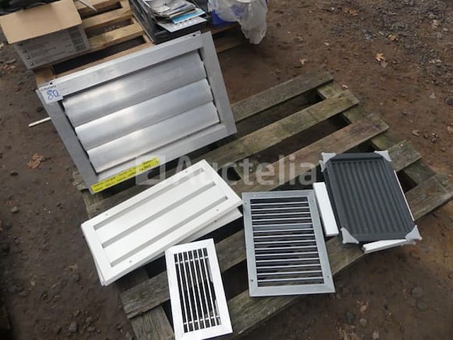 Set van verschillende ventilatieroosters - afbeelding 7 van  9