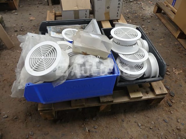 Set van verschillende ventilatieroosters - afbeelding 2 van  5