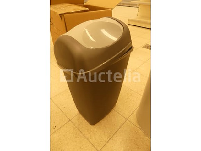 Set van verschillende vuilnisbakken - afbeelding 1 van  7