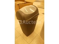 Set van verschillende vuilnisbakken - afbeelding 1 van  7