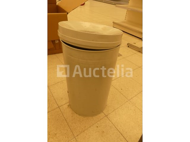 Set van verschillende vuilnisbakken - afbeelding 7 van  7