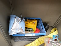 Set van vloeistoffen en slangen met meubilair - afbeelding 10 van  13