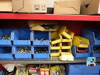 Set van werkplaatskasten met inhoud - afbeelding 11 van  18