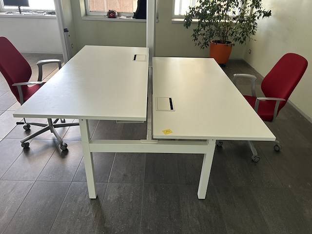 Set verstelbare bureau's in hoogte - afbeelding 1 van  3