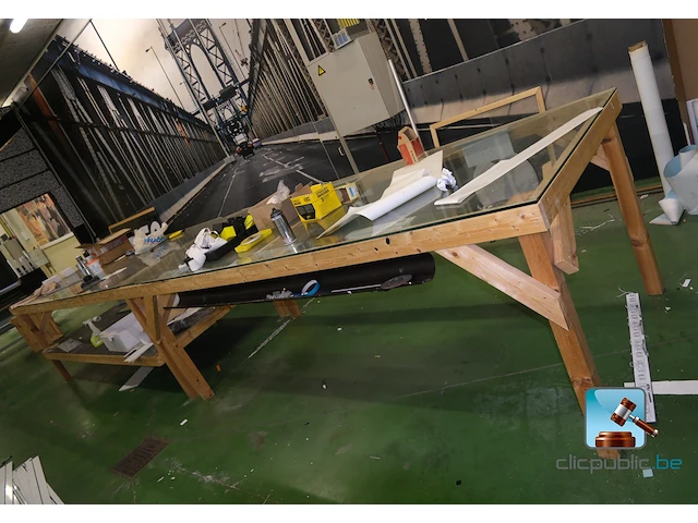 Set werktafels met inhoud - afbeelding 1 van  8