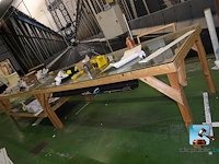 Set werktafels met inhoud