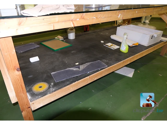 Set werktafels met inhoud - afbeelding 3 van  8