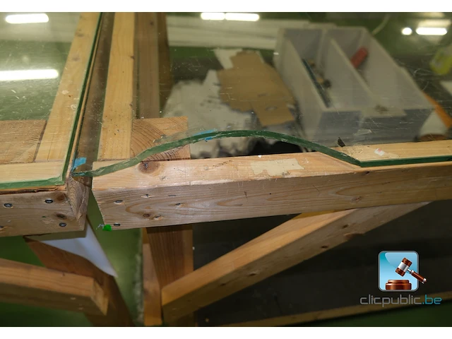 Set werktafels met inhoud - afbeelding 6 van  8