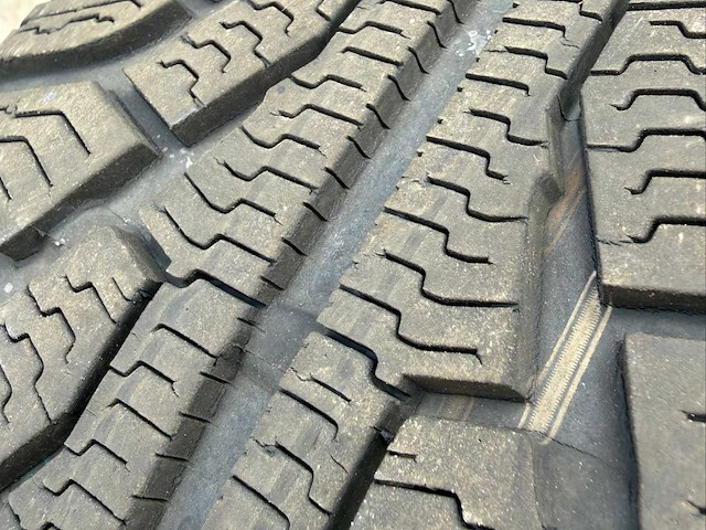 Set winterbanden voor verschillende voertuigen autobanden - afbeelding 6 van  12